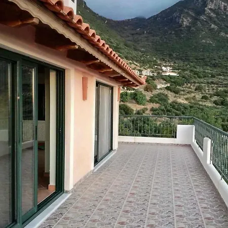 בית נופש Kiparissia Relaxing Amazing View