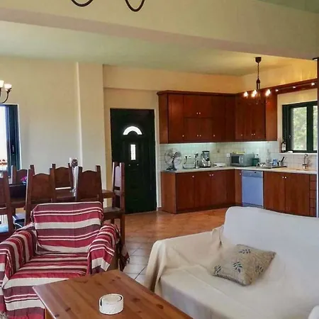 בית נופש Kiparissia Relaxing Amazing View